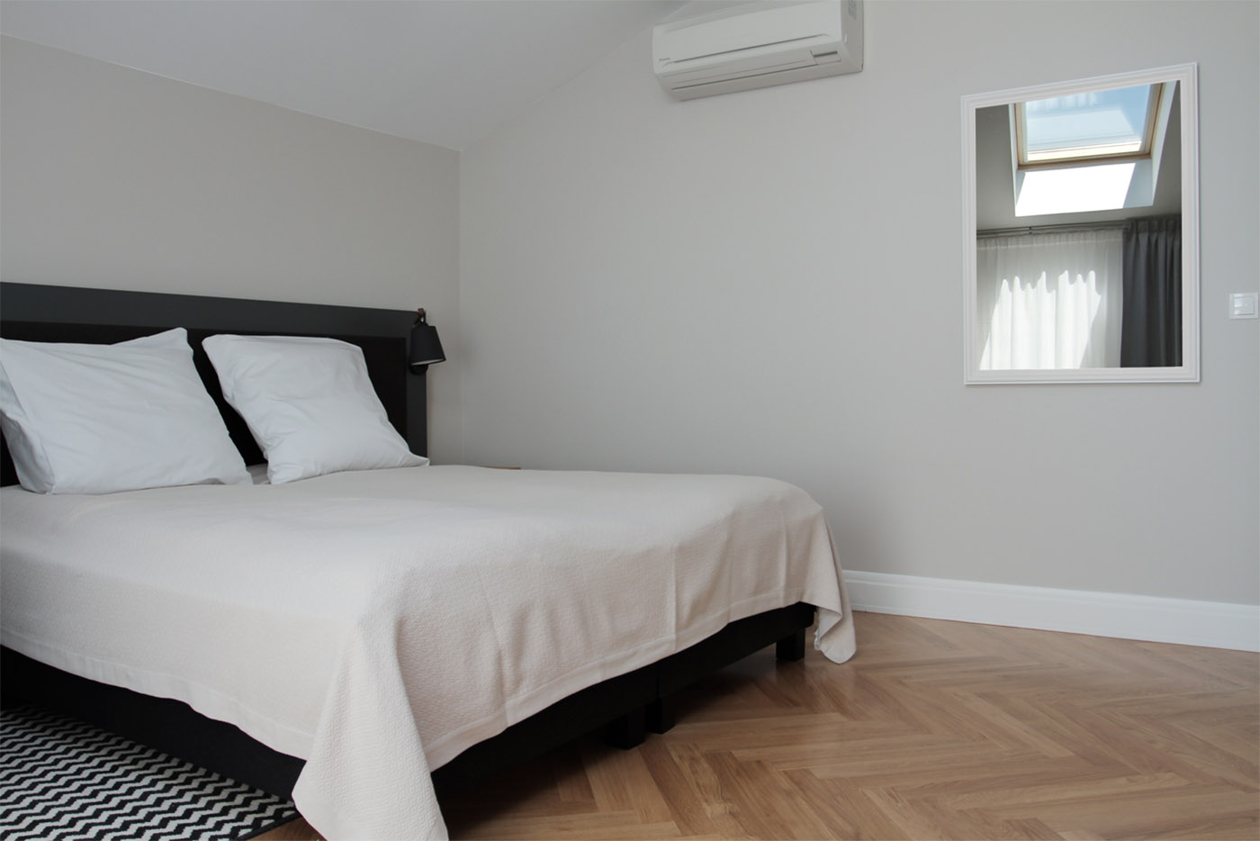 apartment-bedroom-mirror-and-window